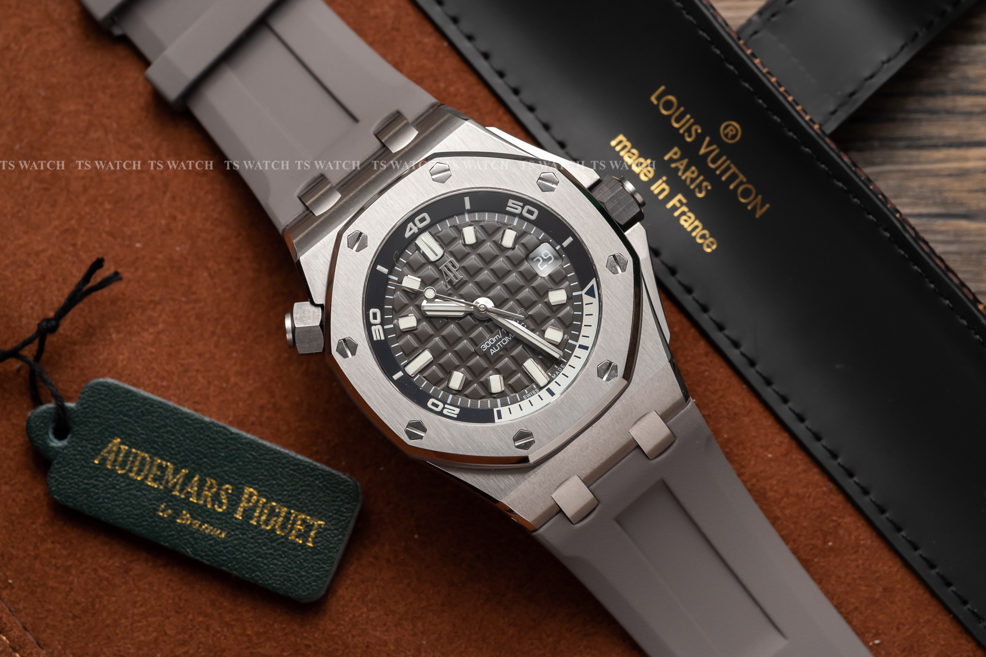 Audemars Piguet Royal Oak Offshore 42MM 15710 Vỏ Thép Mặt Đen Rep 1:1