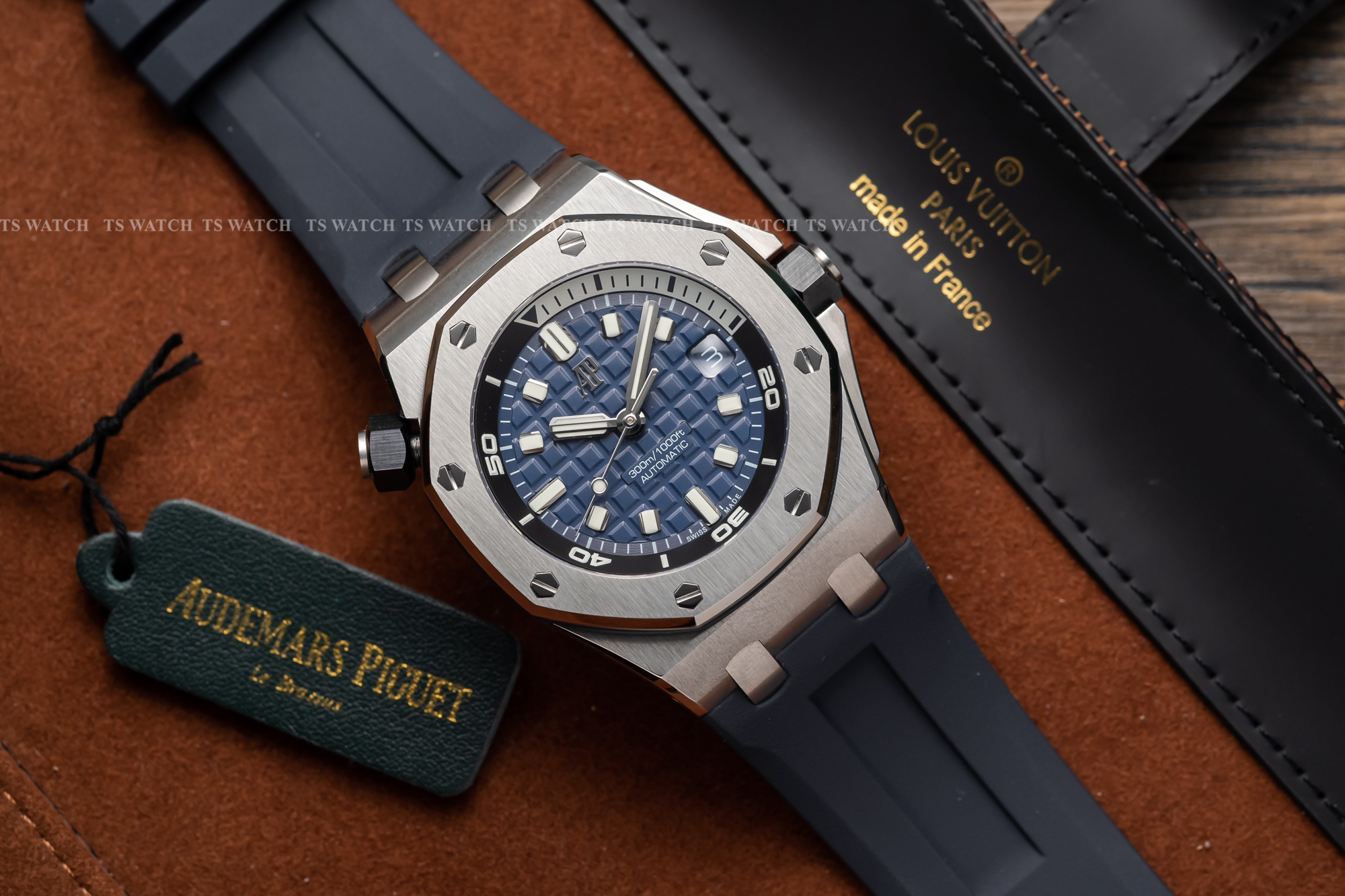 Audemars Piguet Royal Oak Offshore Diver 42mm 15720 Mặt Xanh Navy Rep 1:1