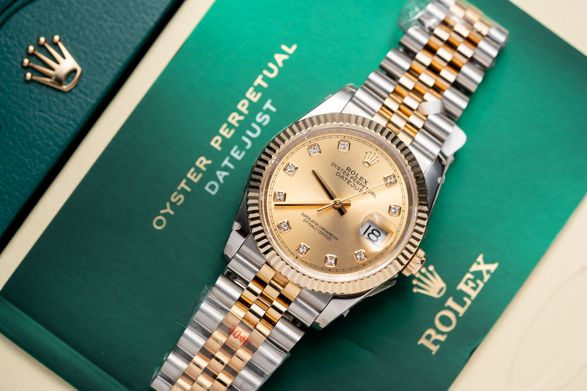 Rolex Datejust 36 126233 Mặt Số Vàng Champagne Bọc Vàng 10K Rep 1:1