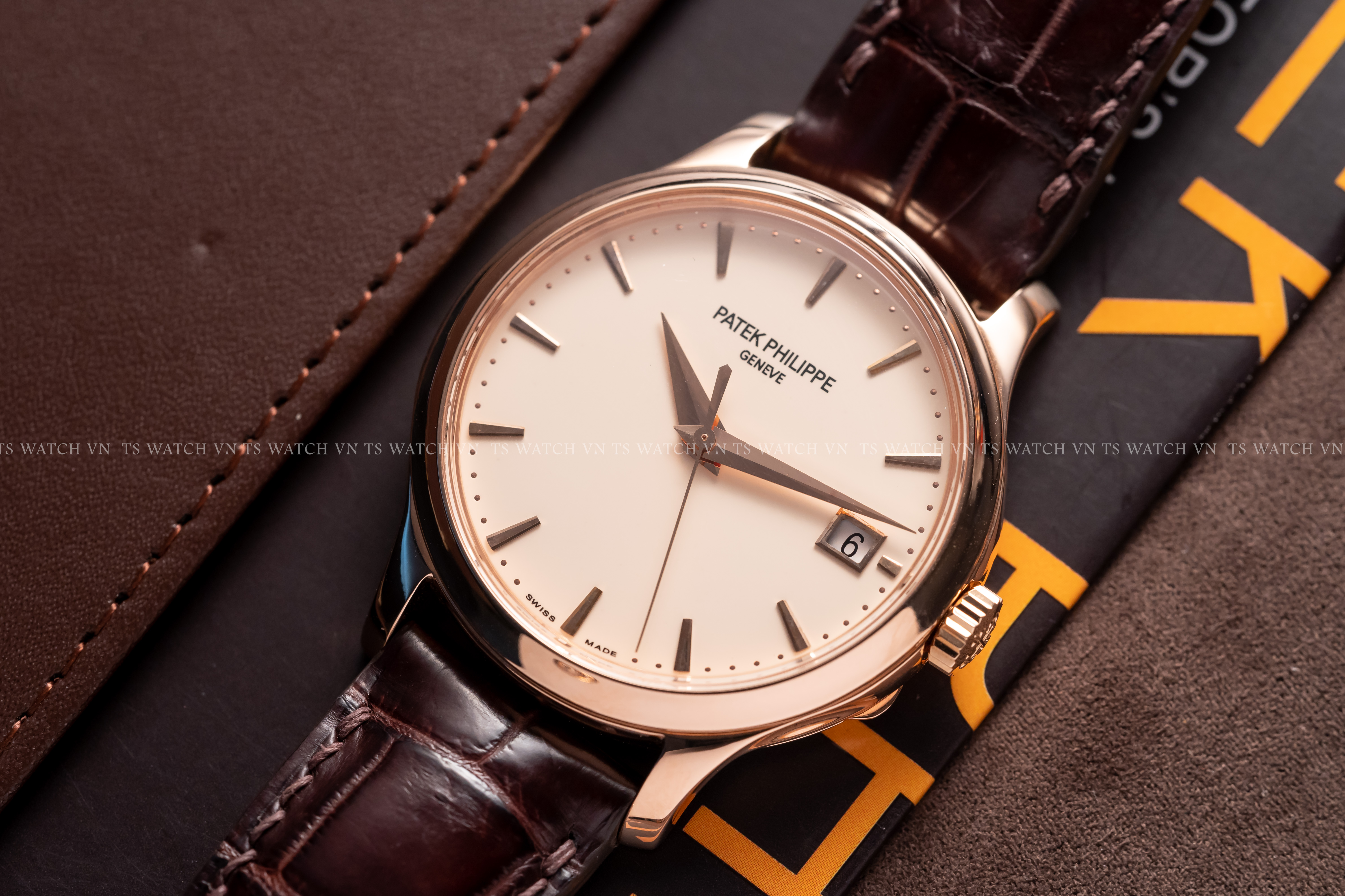 Patek Philippe Calatrava Date 5227 39MM Chế Tác Vàng Hồng 18K