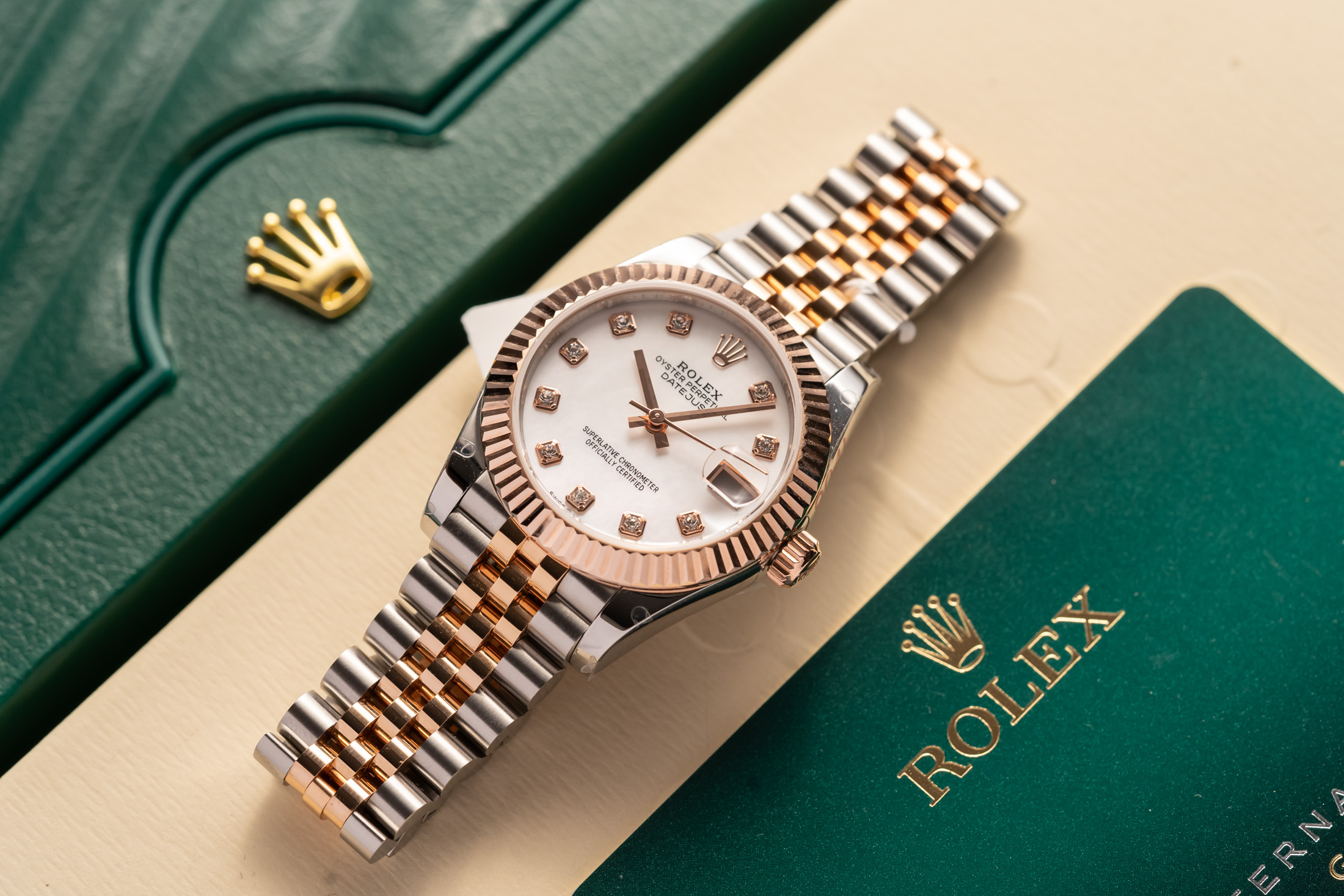 Rolex DateJust Ladies 31MM 278273 Mặt Khảm Trai Trắng Dây Demi Bọc Vàng 10K Rep 1:1